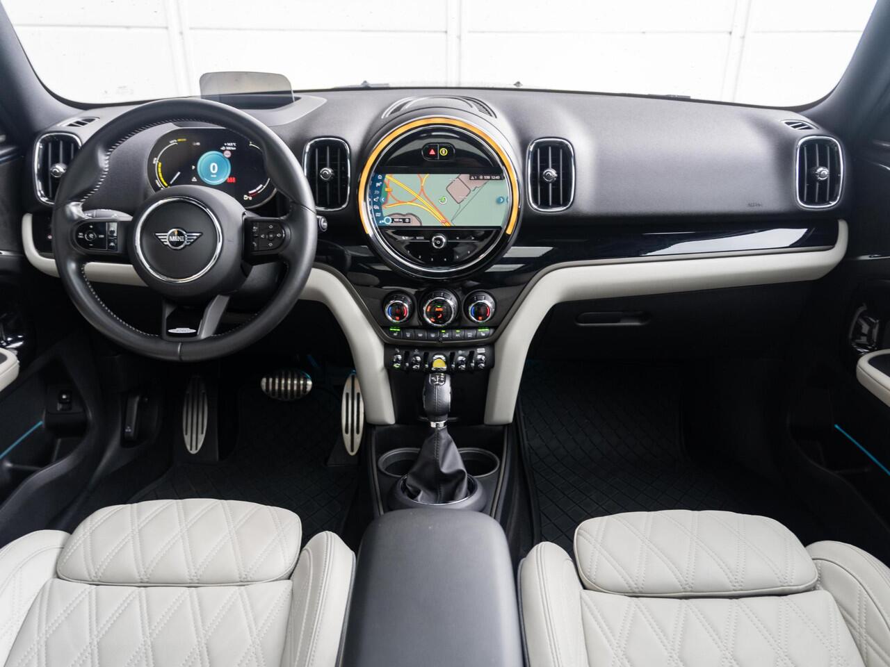 Mini COUNTRYMAN SE ALL4 JCW pakket | Glazen Panoramadak | Elektrisch verstelbare lederen stoelen | Stoel- en voorruitverwarming | Head-Up Display | Harman Kardon | Camera