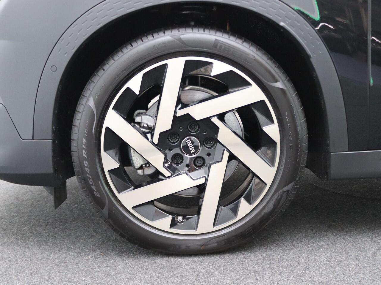 Mini COUNTRYMAN Mini SE ALL4 Favoured L 66.5 kWh Demo voertuig korting per gereden kilometer. Neem contact op voor de actuele prijs.