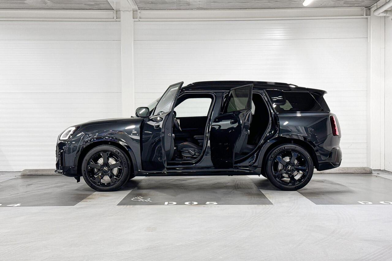 Mini COUNTRYMAN C | John Cooper Works Uitvoering | Pakket M | 19" Runway Spoke Jet Black | Selections