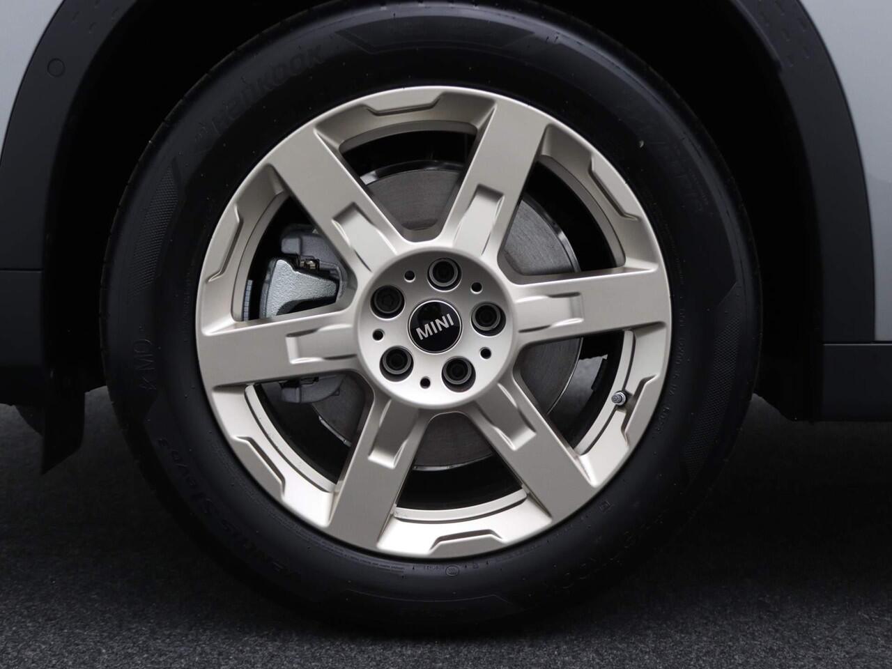 Mini COUNTRYMAN C | Favoured Trim + Package L + Glazen panoramadak + Harman Kardon + Driving Assistant Plus + Driving Assistant + Comfort Acces