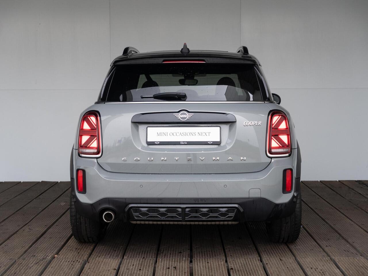 Mini COUNTRYMAN Cooper Aut. Business Edition + JCW pakket + Harman Kardon + Stoelverwarming + Glazen Panoramadak