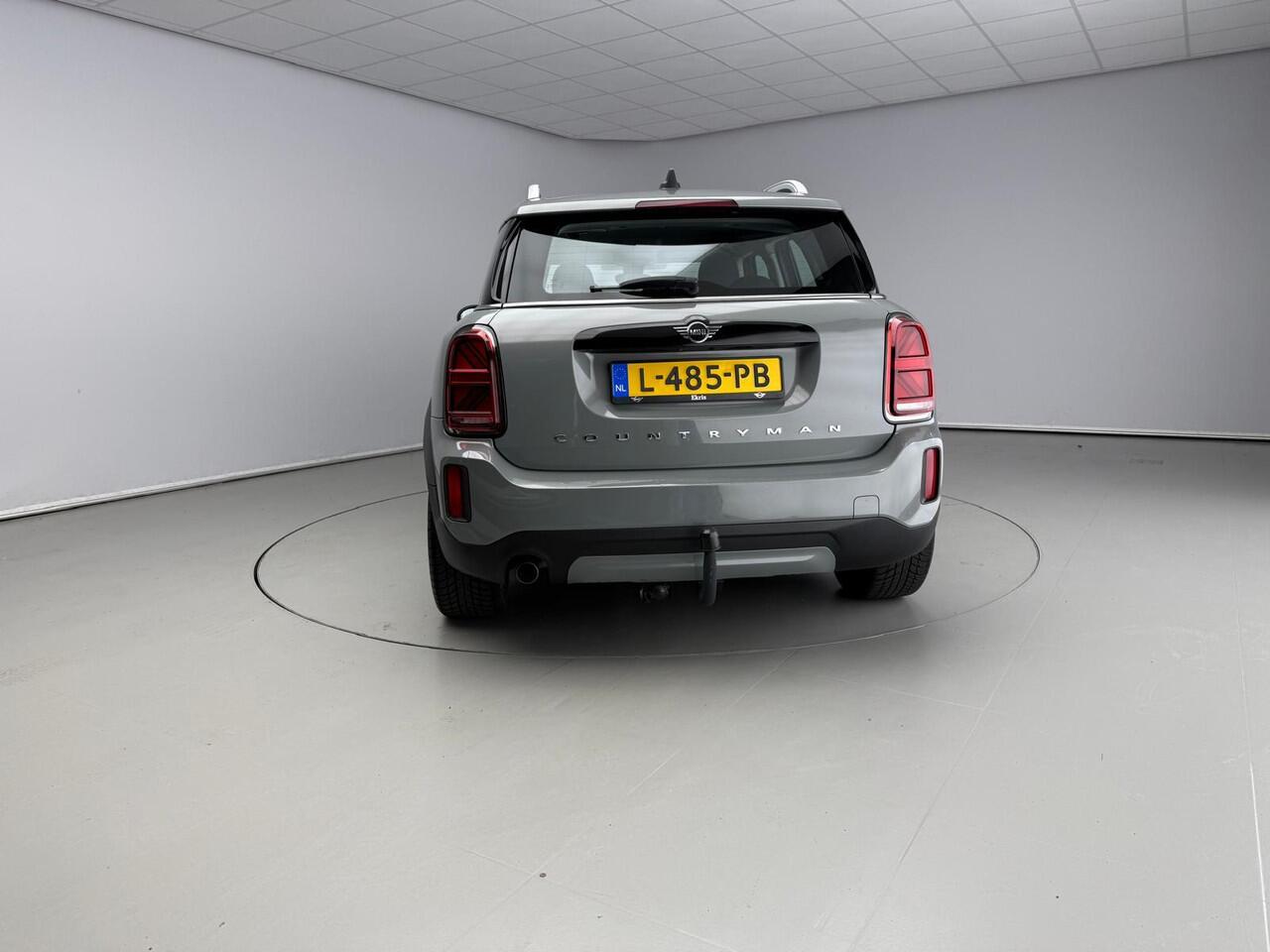 Mini COUNTRYMAN One Trekhaak / Cruise control / LED / Navigatie / Isofix / Alu wielen 18 inch JCW