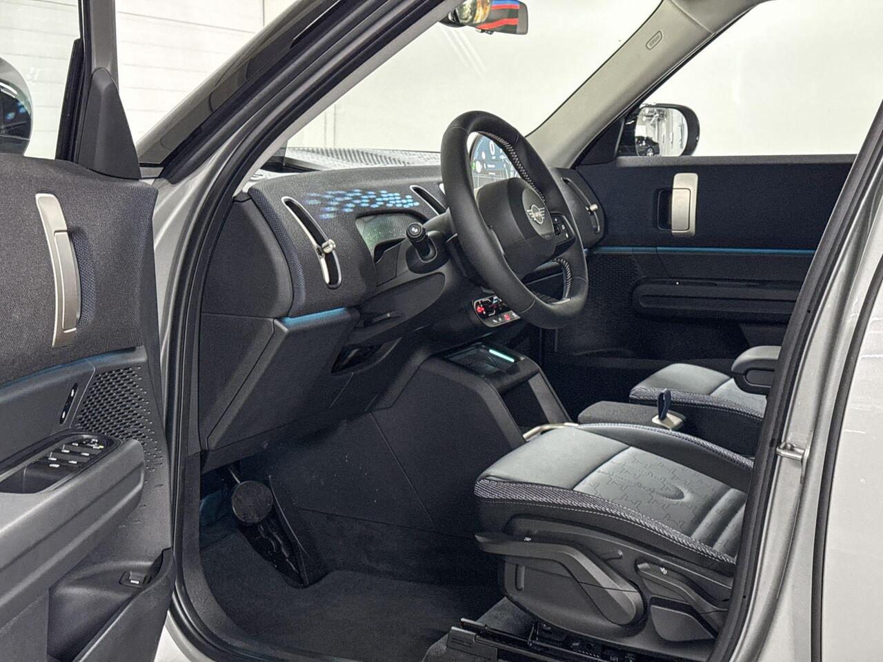 Mini COUNTRYMAN C MINI Countryman 1.5 C Classic M Plus | Pakket M Plus | Dak en spiegelkappen in Jetblack