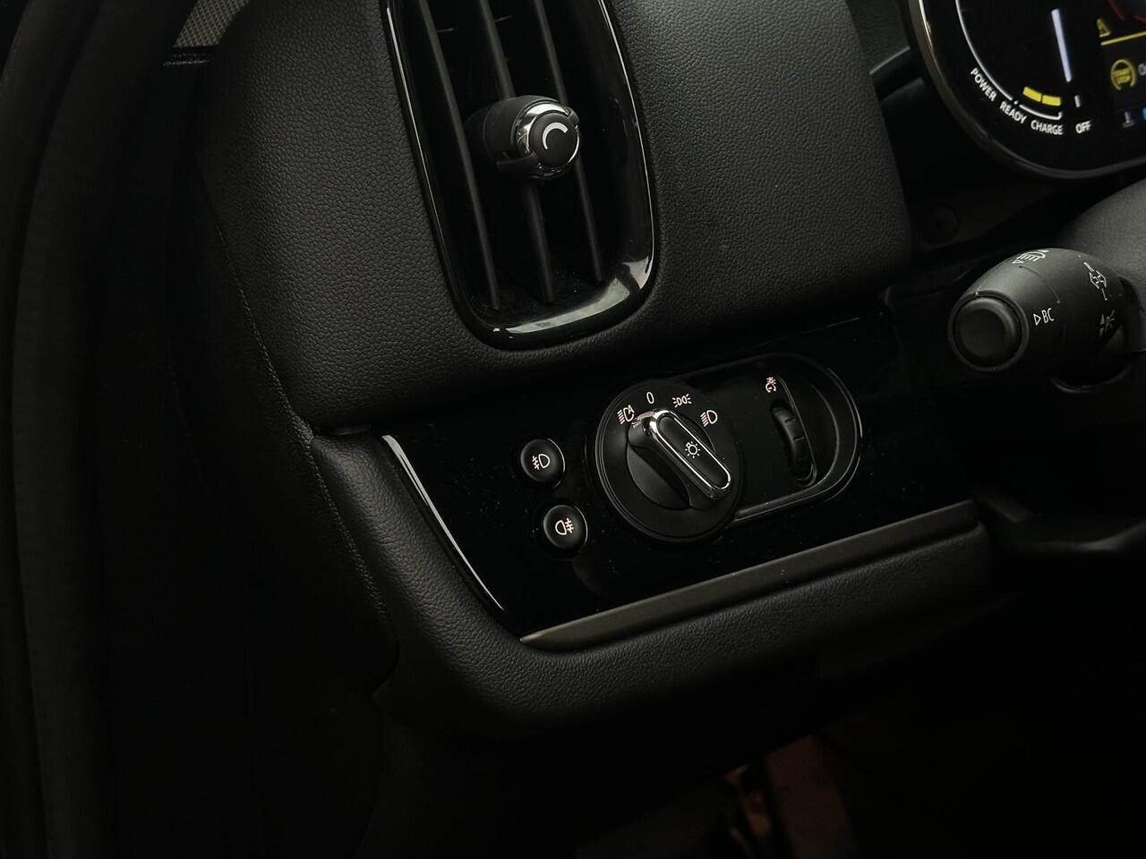 Mini COUNTRYMAN Cooper S E ALL4 Essential Camera Stoelverwarming Automaat