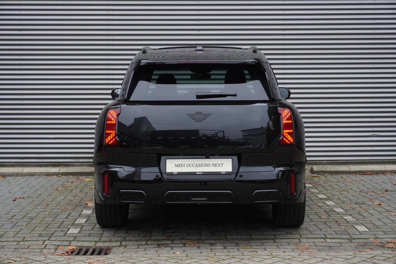 Mini COUNTRYMAN C John Cooper Works Uitvoering | Pakket XL | Glazen panoramadak | Trekhaak met elektrisch wegklapbare kogel | Driving Assistant Professional