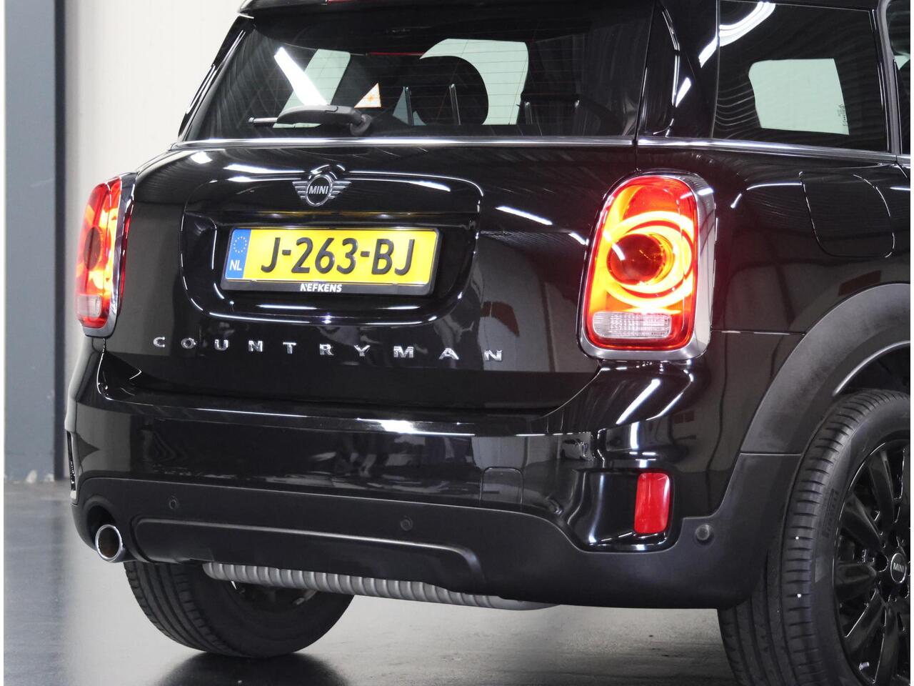 Mini COUNTRYMAN Mini 136PK Cooper Pepper | 1ste eigenaar | HarmanKardon | Armsteun | Climate Control | Cruise Control | 18"LMV | Navigatie | FULL LED | Parkeersensoren VOOR+Achter | Sfeerverlichting | Isofix |