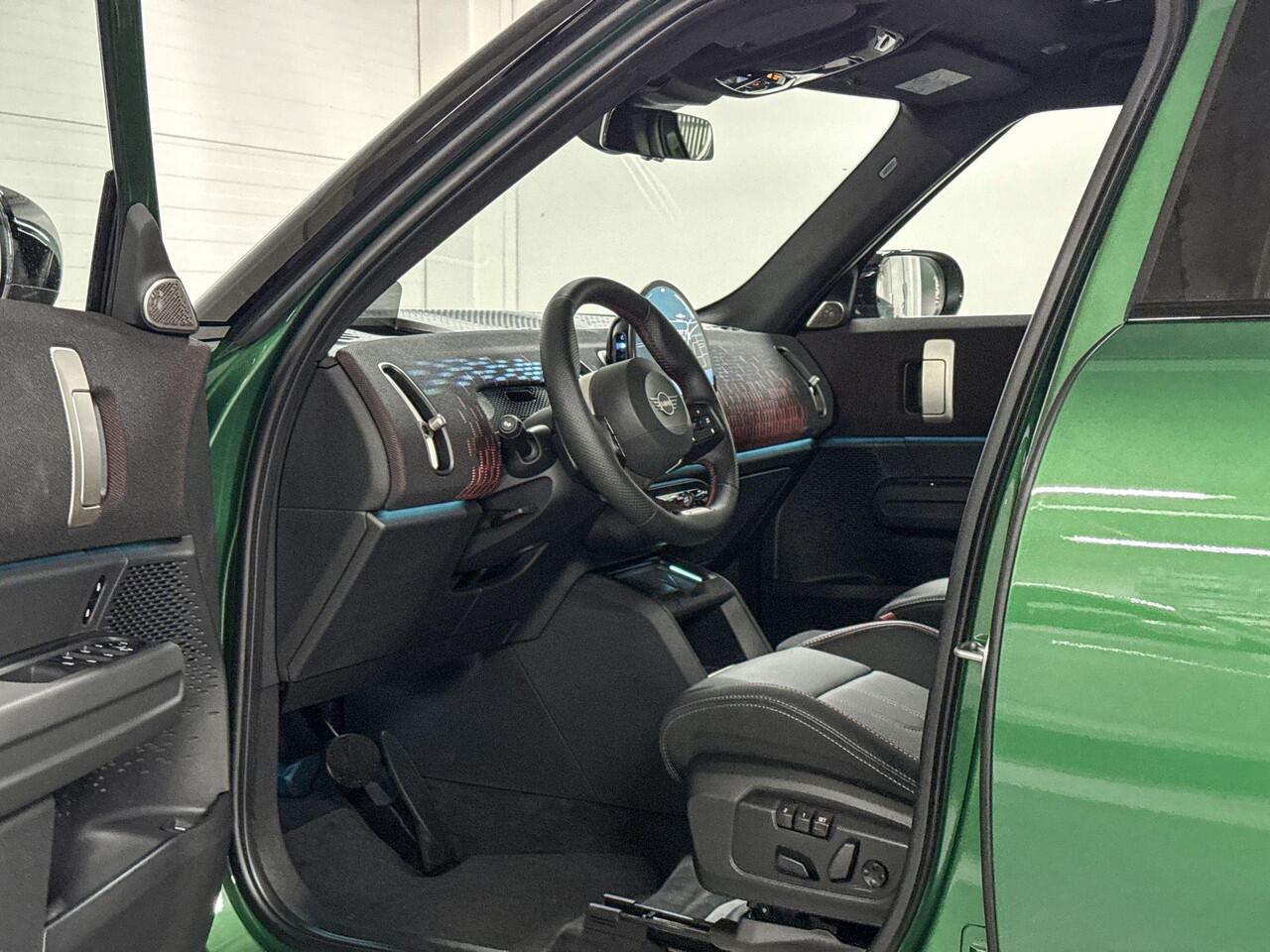 Mini COUNTRYMAN SE ALL4 | John Cooper Works Uitvoering | Pakket XL | 20" JCW Flag Spoke 2-tone