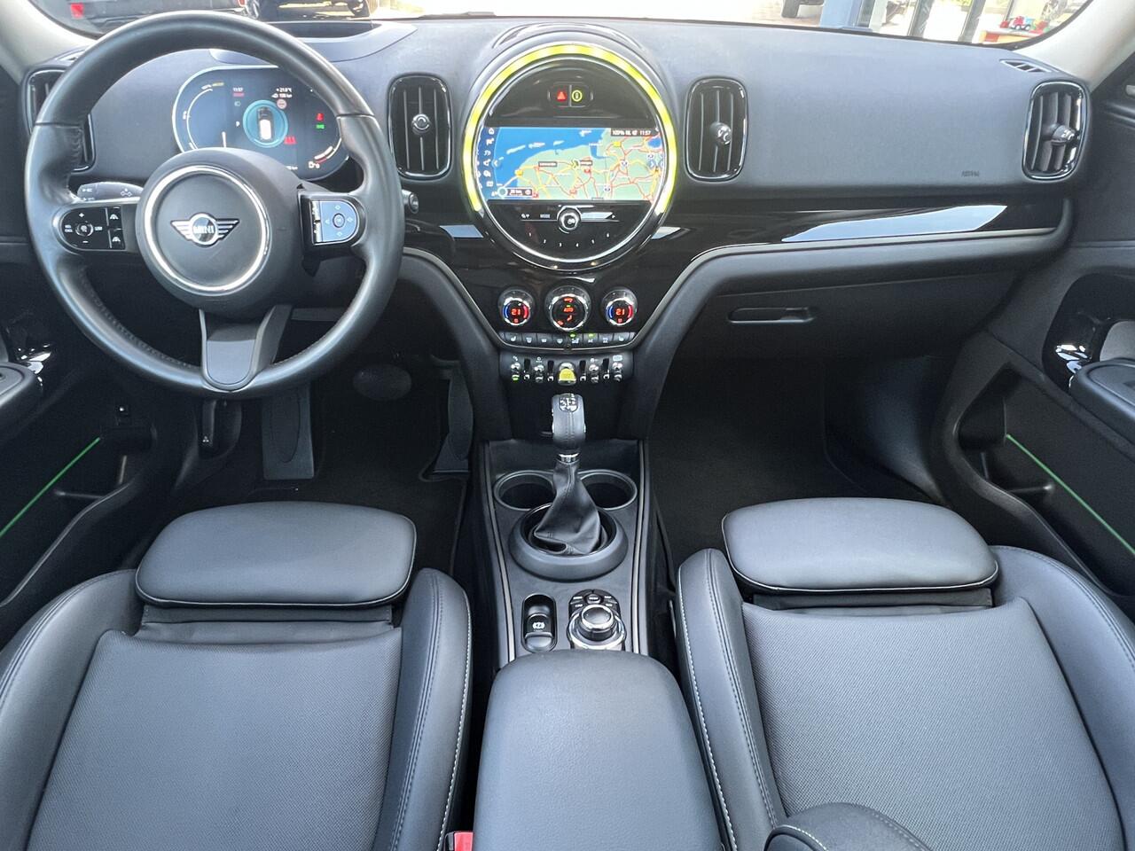 Mini COUNTRYMAN Mini 2.0 Cooper SE ALL4 Navi Prof Panoramadak Elek Sportstoelen Leer Keyless Carplay Stoelverwarming Harman Kardon ACC Camera Head-UP Adaptieve Led 18 Inch Plug In Hybride