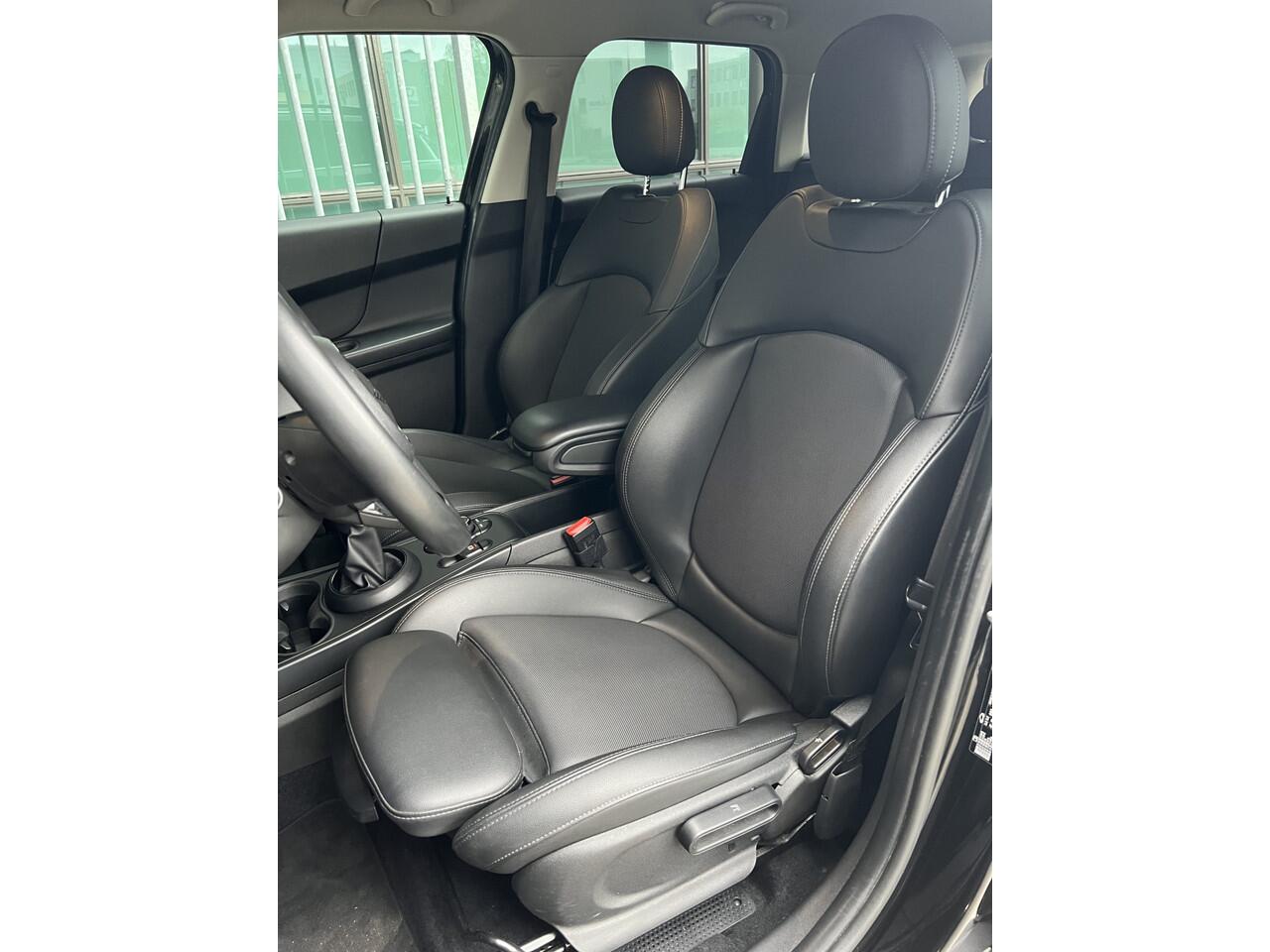 Mini COUNTRYMAN Mini 1.5 Cooper Business Edition | LEDER | CARPLAY | CRUISE CONTROL | CLIMATE CONTROL | STOELVERWARMING | LMV 18'' | KEYLESS | LED | BLUETOOTH | ALL-SEASON BANDEN