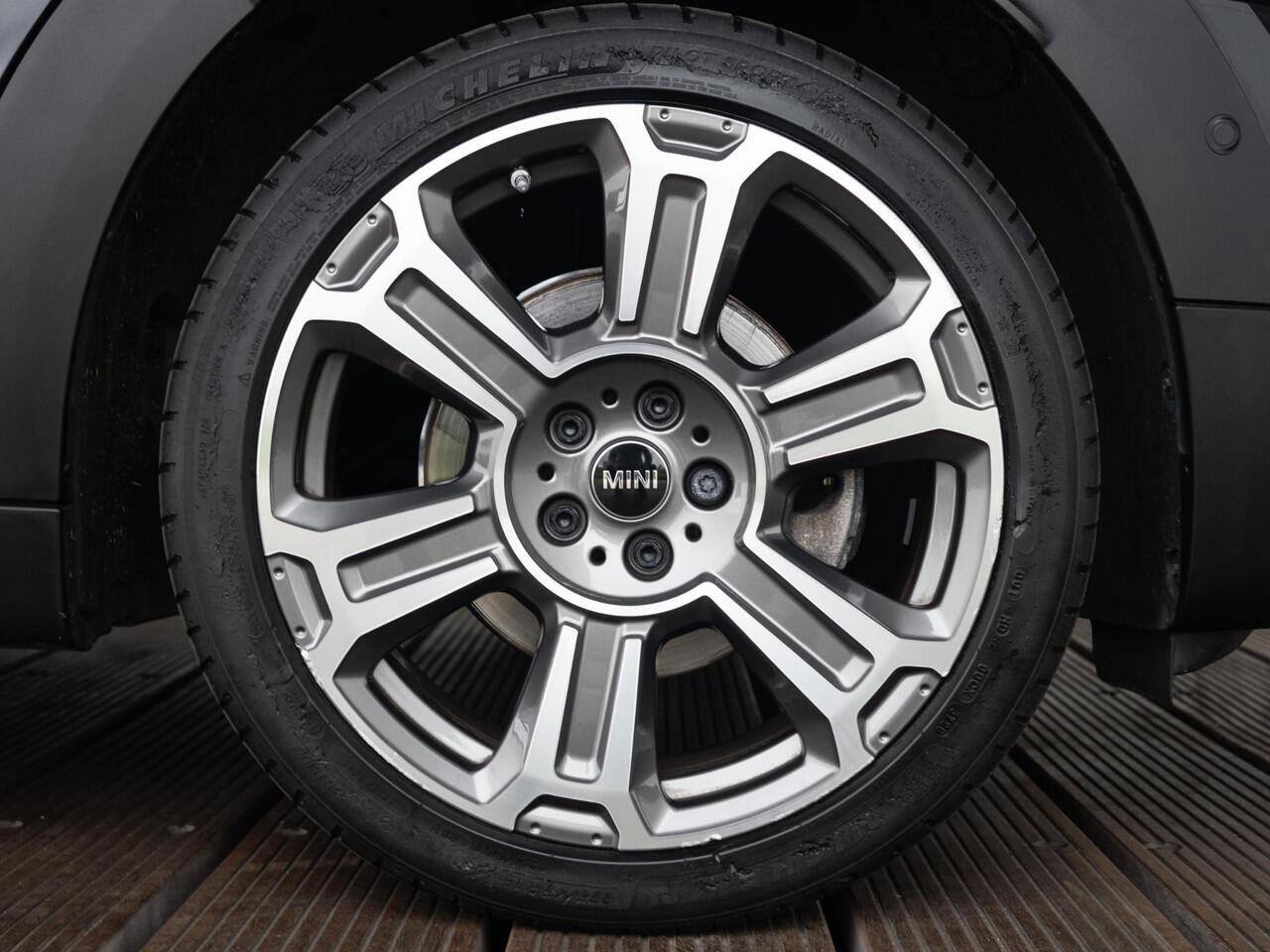 Mini COUNTRYMAN Cooper Aut. Chili + Serious Business + Chester leder + Glazen Panoramadak