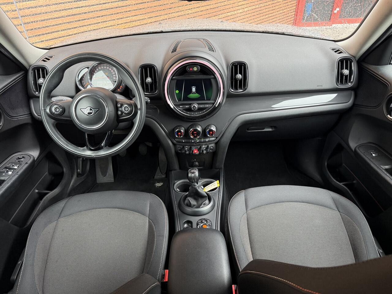 Mini COUNTRYMAN Mini 1.5 Cooper Business Edition Navi / Clima / Telefoon / Lm Velgen / PDC Achter