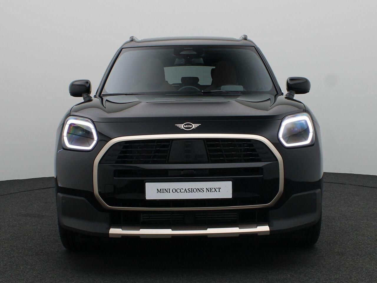 Mini COUNTRYMAN C Favoured Trim + Pakket L + Panorama dak + Harman Kardon + Camera + Led + 19''