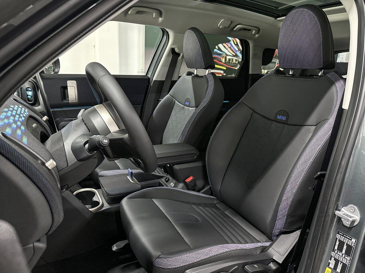 Mini COUNTRYMAN E | Classic Uitvoering | Pakket M | 19" JCW Runway Spoke Jet Black | Selections