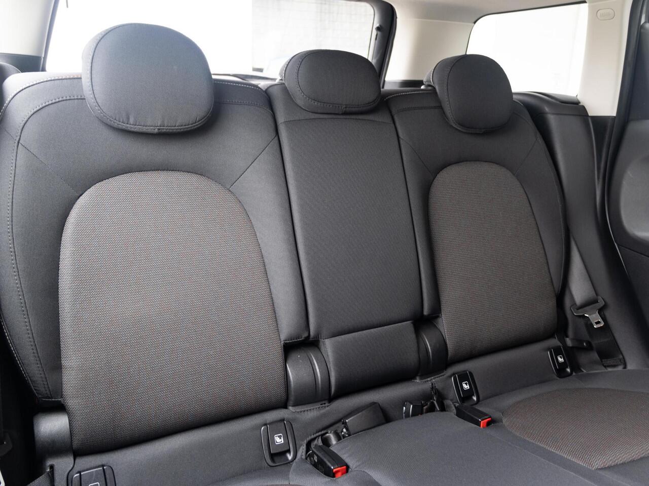 Mini COUNTRYMAN Cooper Aut. Navigatie Plus pakket + Stoelverwarming + Trekhaak