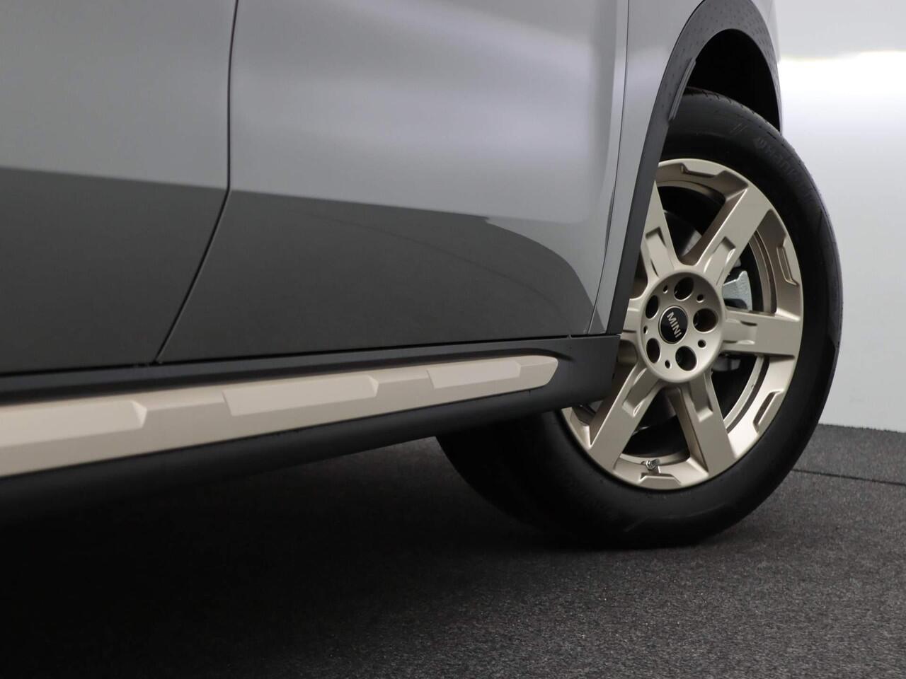 Mini COUNTRYMAN C | Favoured Trim + Package L + Glazen panoramadak + Harman Kardon + Driving Assistant Plus + Driving Assistant + Comfort Acces