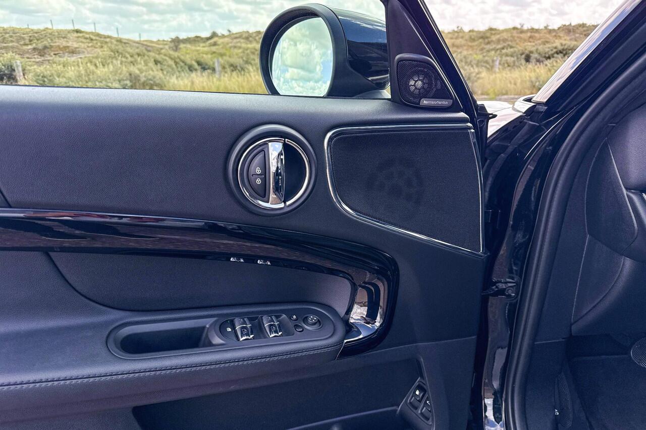 Mini COUNTRYMAN Cooper S E ALL4 Classic | Selections | Glazen Panoramadak | Stoelverwarming | Head-up Display | Achteruitrijcamera |