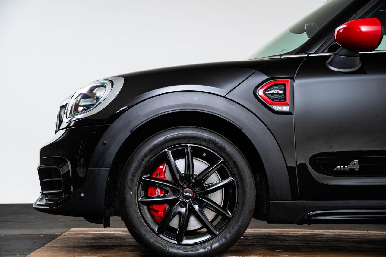 Mini COUNTRYMAN 2.0 John Cooper Works ALL4 Chili Panoramadak - Head-up - Adaptive Cruise Control - Harman Kardon - Camera - Stoelverwarming - Navigatiesysteem - Park Assistant