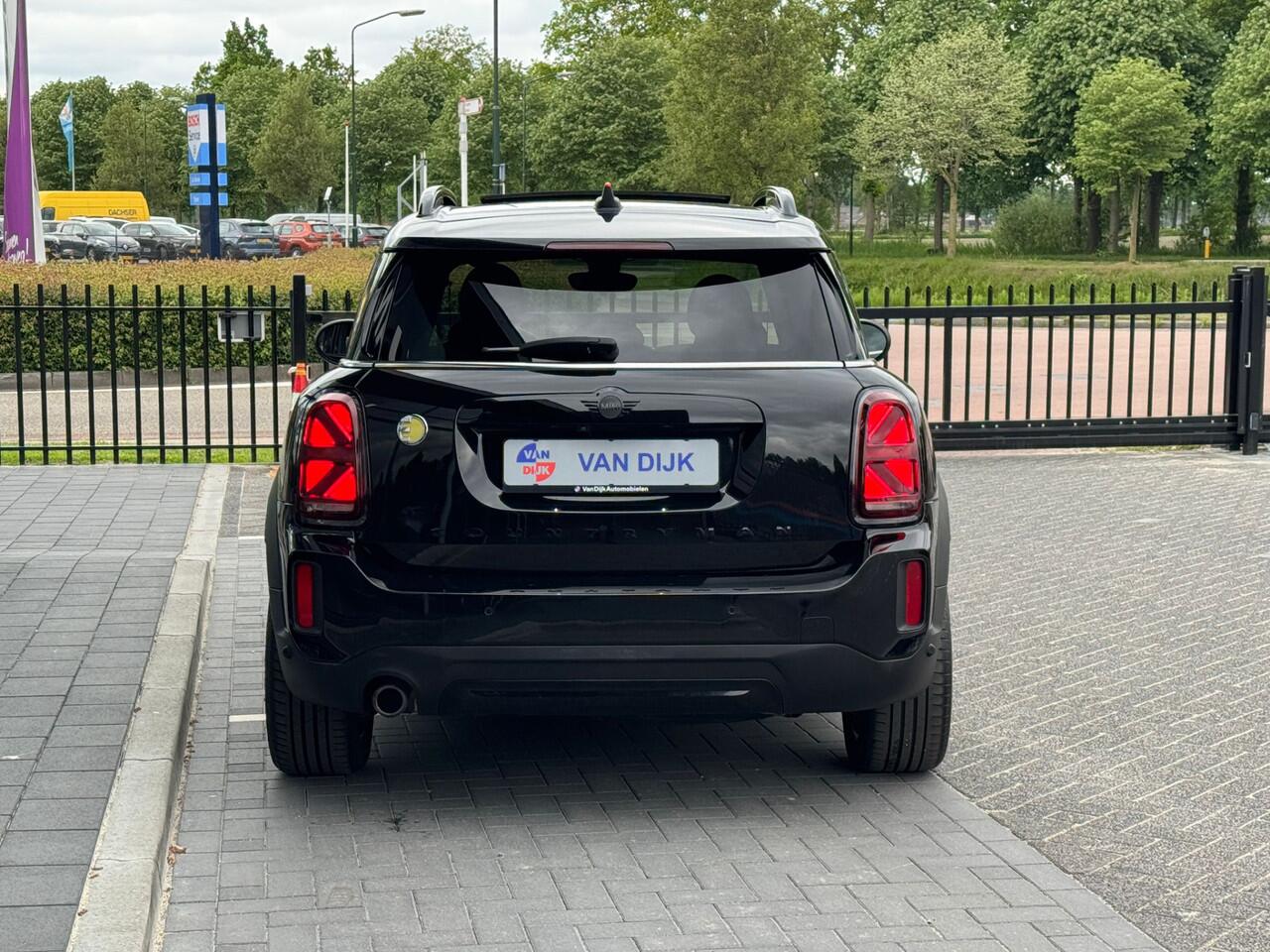 Mini COUNTRYMAN Mini Cooper S E ALL4 Yours Leder pano.dak Elek.Stoelen Ada.Cruis control Head-up Apple Carplay Nav.Plus Camera 18''LM Velgen