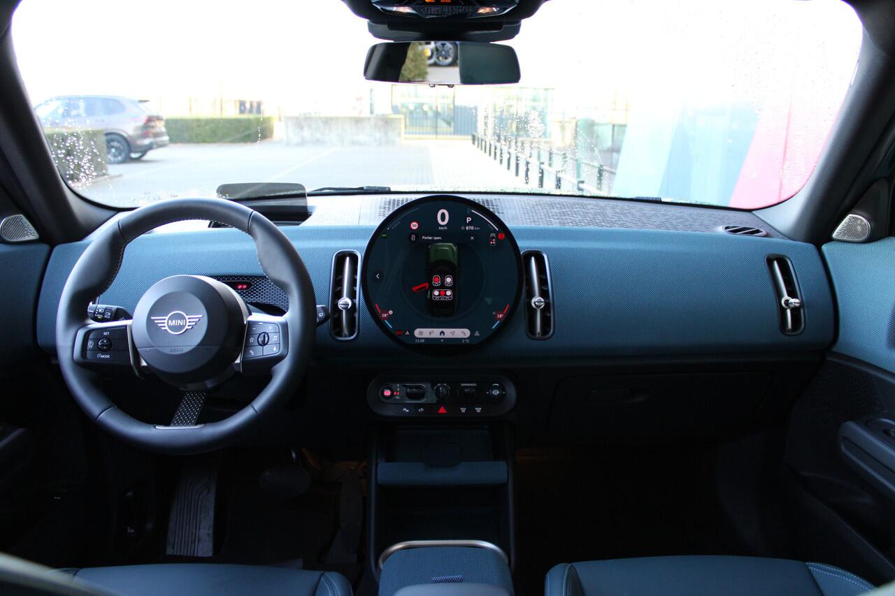 Mini COUNTRYMAN Classic Automaat / Panoramadak / Trekhaak / JCW Sportstoel / Comfort Access / Stuurverwarming / LED / Parking Assistant Plus / Head-Up / Harman Kardon