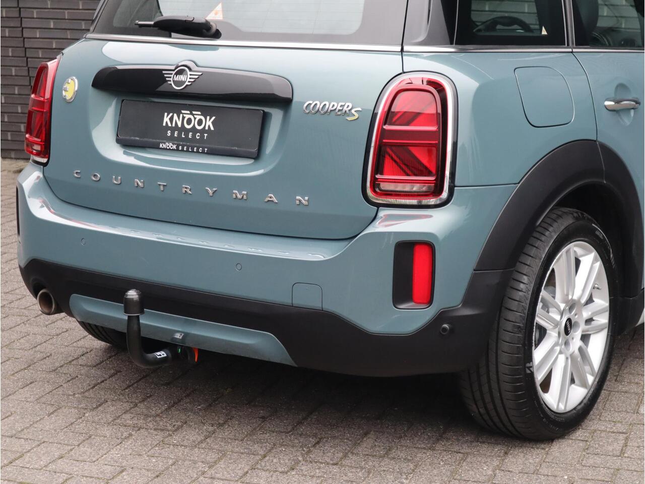 Mini COUNTRYMAN Cooper S E ALL4 Classic Automaat / Panoramadak / Stuurwielverwarming / Harman Kardon / LED / MINI Navigatiesysteem / 17 Inch / Sportstoelen / Trekhaak / Lichtpakket