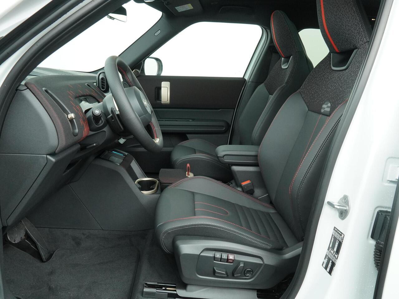 Mini COUNTRYMAN C JCW Trim | Pakket XL |Glazen Panoramadak|Trekhaak|Achteruitrijcamera|Head up display|