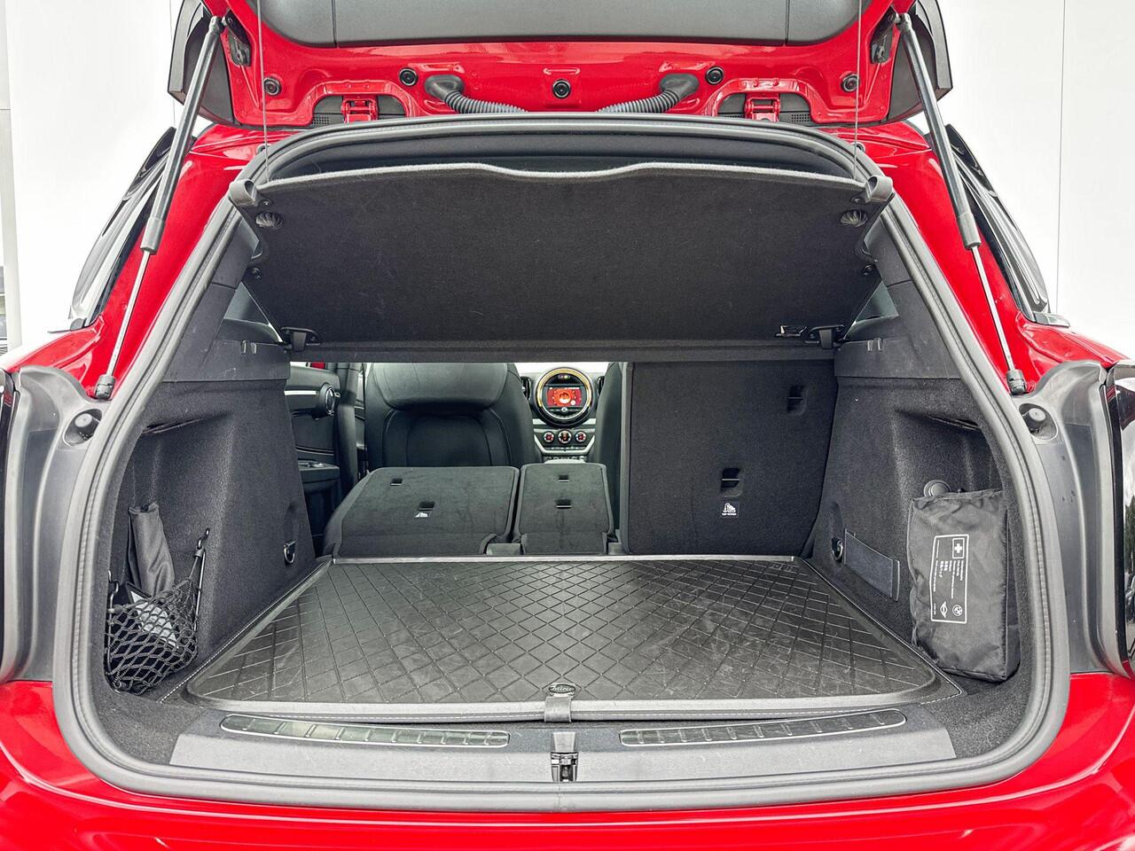 Mini COUNTRYMAN Cooper S Glazen panoramadak / JCW Pakket / 19'' / LED-koplampen met uitgebreide functies / Klasse 3 Alarm / Navigatie / Selections