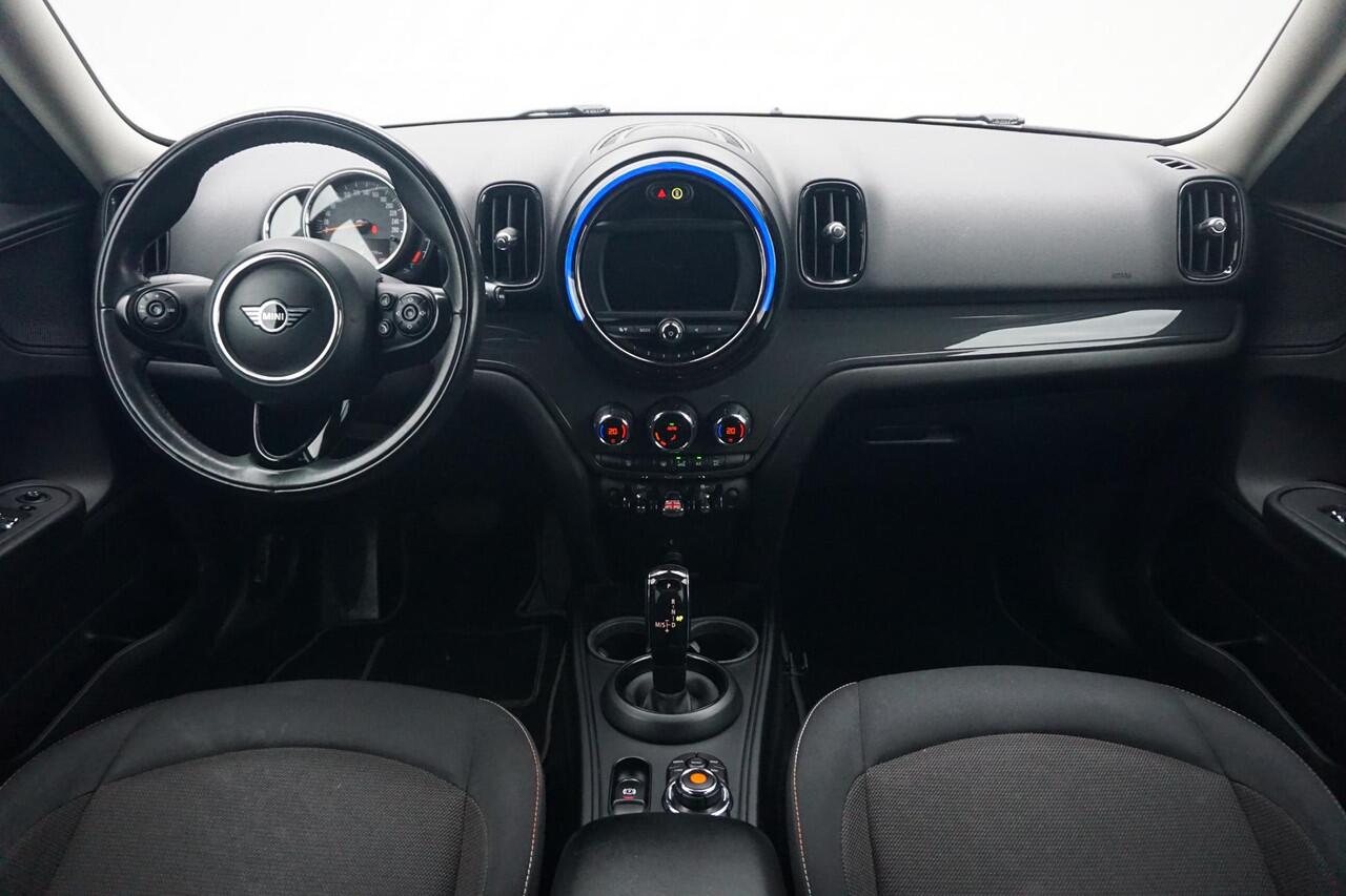 Mini COUNTRYMAN One Business Edition | Cruise Control | Parkeersensoren Achter | Connected Navigation