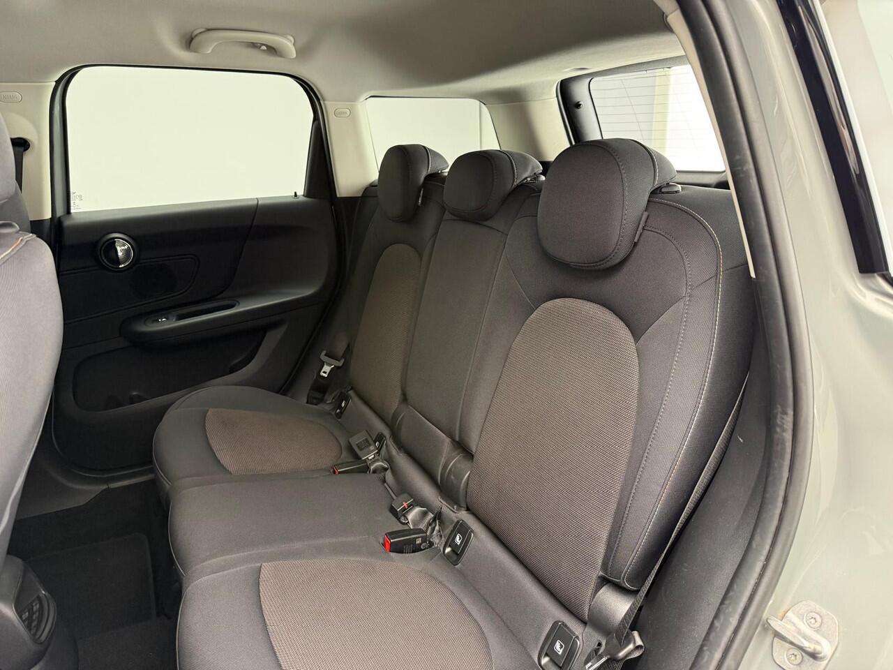 Mini COUNTRYMAN One / Trekhaak / Cruise control / LED / Navigatie / Isofix / Alu wielen 18 inch JCW