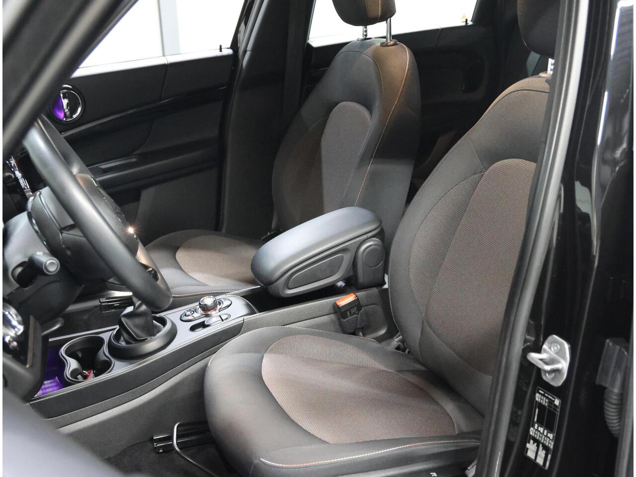 Mini COUNTRYMAN Mini 136PK Cooper Pepper | 1ste eigenaar | HarmanKardon | Armsteun | Climate Control | Cruise Control | 18"LMV | Navigatie | FULL LED | Parkeersensoren VOOR+Achter | Sfeerverlichting | Isofix |