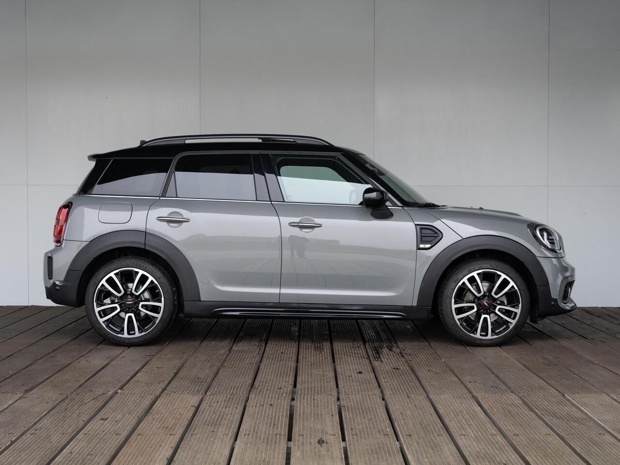 Mini COUNTRYMAN Cooper Aut. Business Edition + JCW pakket + Harman Kardon + Stoelverwarming + Glazen Panoramadak