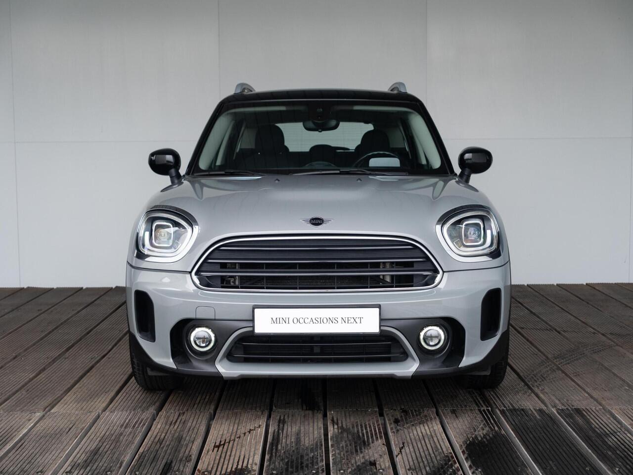 Mini COUNTRYMAN Cooper Aut. Navigatie Plus pakket + Stoelverwarming + Trekhaak