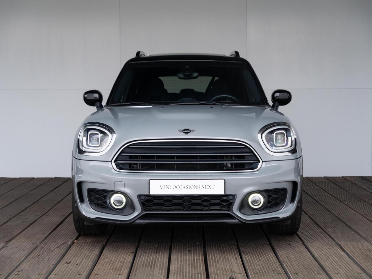 Mini COUNTRYMAN Cooper Aut. Business Edition + JCW pakket + Harman Kardon + Stoelverwarming + Glazen Panoramadak