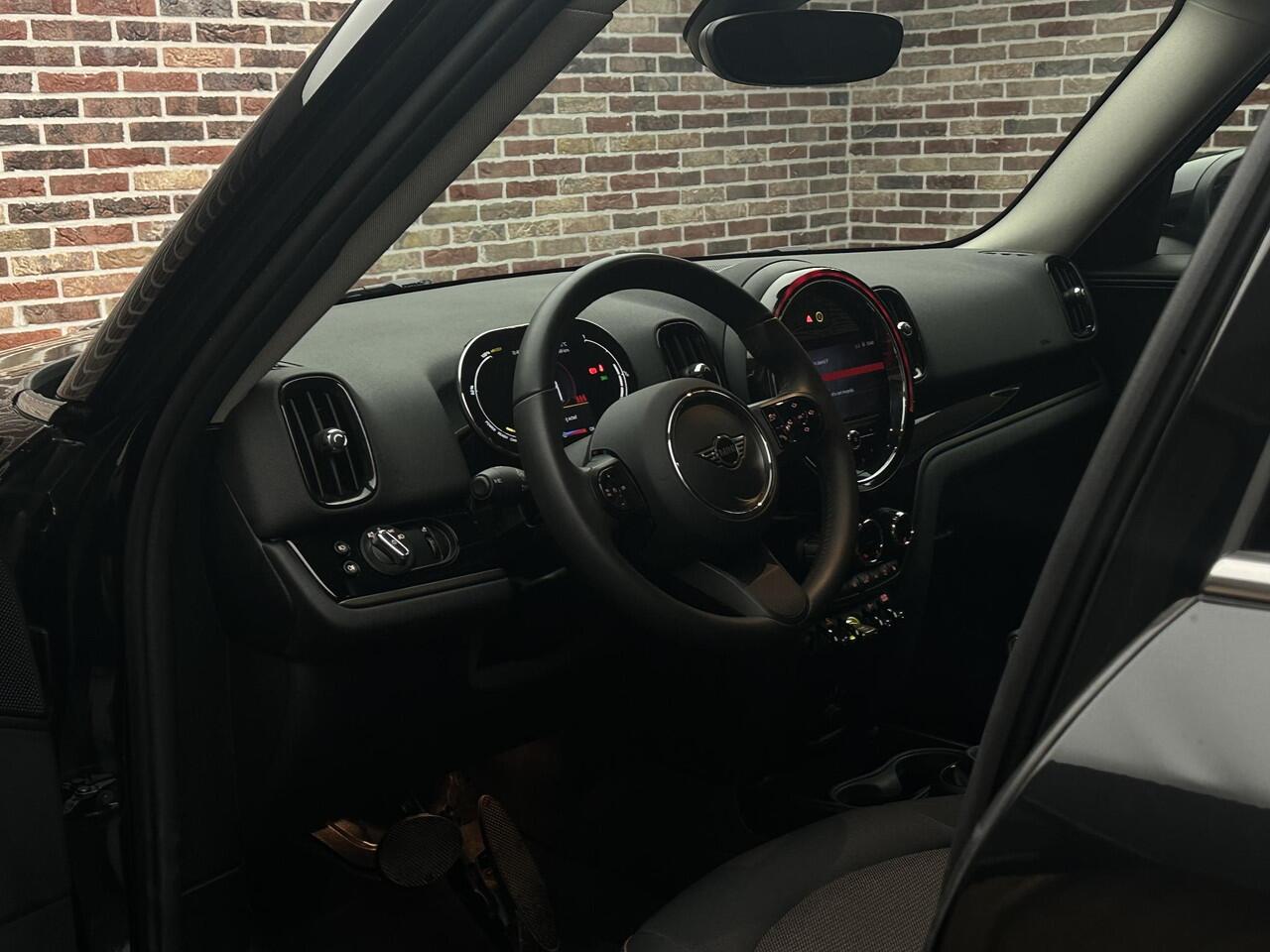 Mini COUNTRYMAN Cooper S E ALL4 Essential Camera Stoelverwarming Automaat