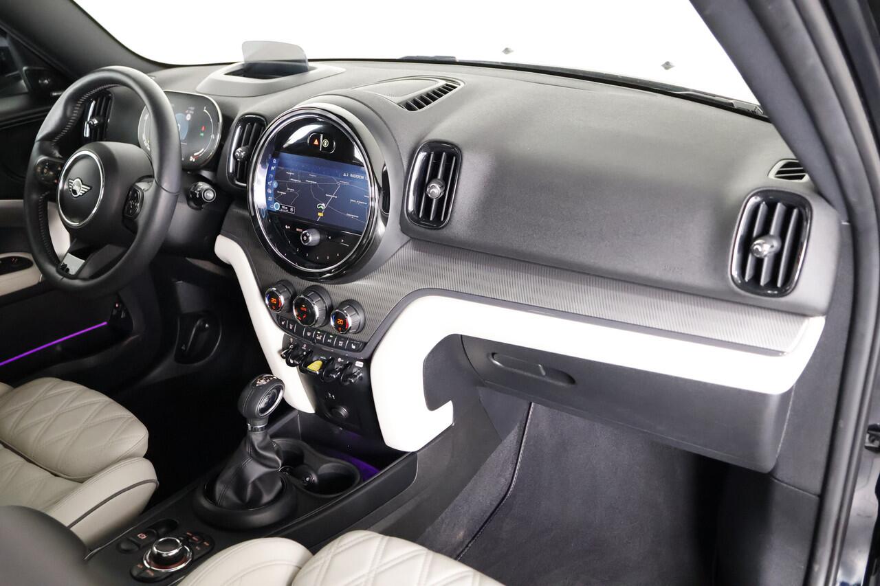 Mini COUNTRYMAN Mini 2.0 Cooper S E ALL4 MINI Yours Panorama / Opendak / Leder Licht ivoor / LED / Harman Kardon / HUD / Pilot assist