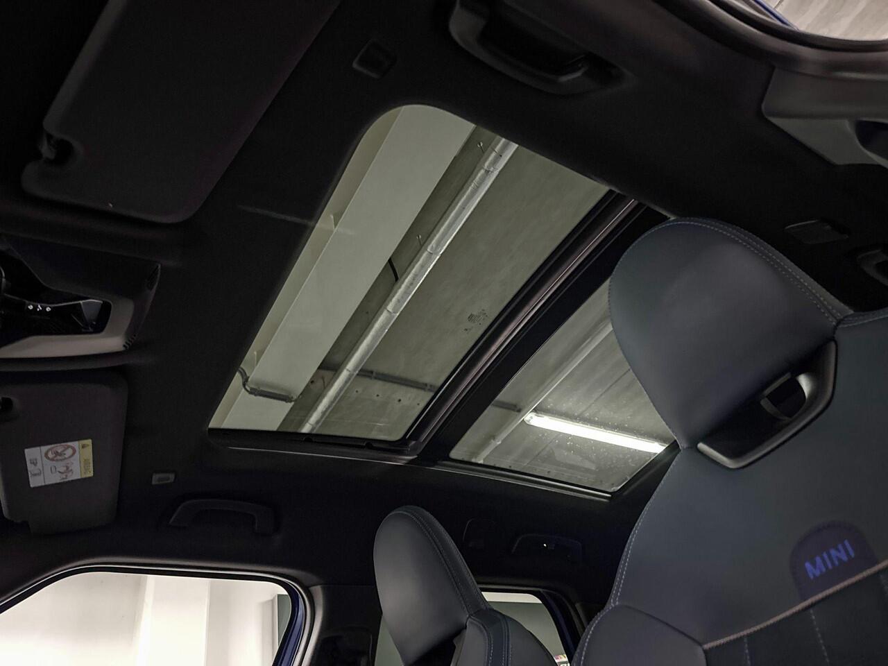 Mini COUNTRYMAN C | Favoured Uitvoering | Pakket M | 19" Kaleido Spoke 2-tone