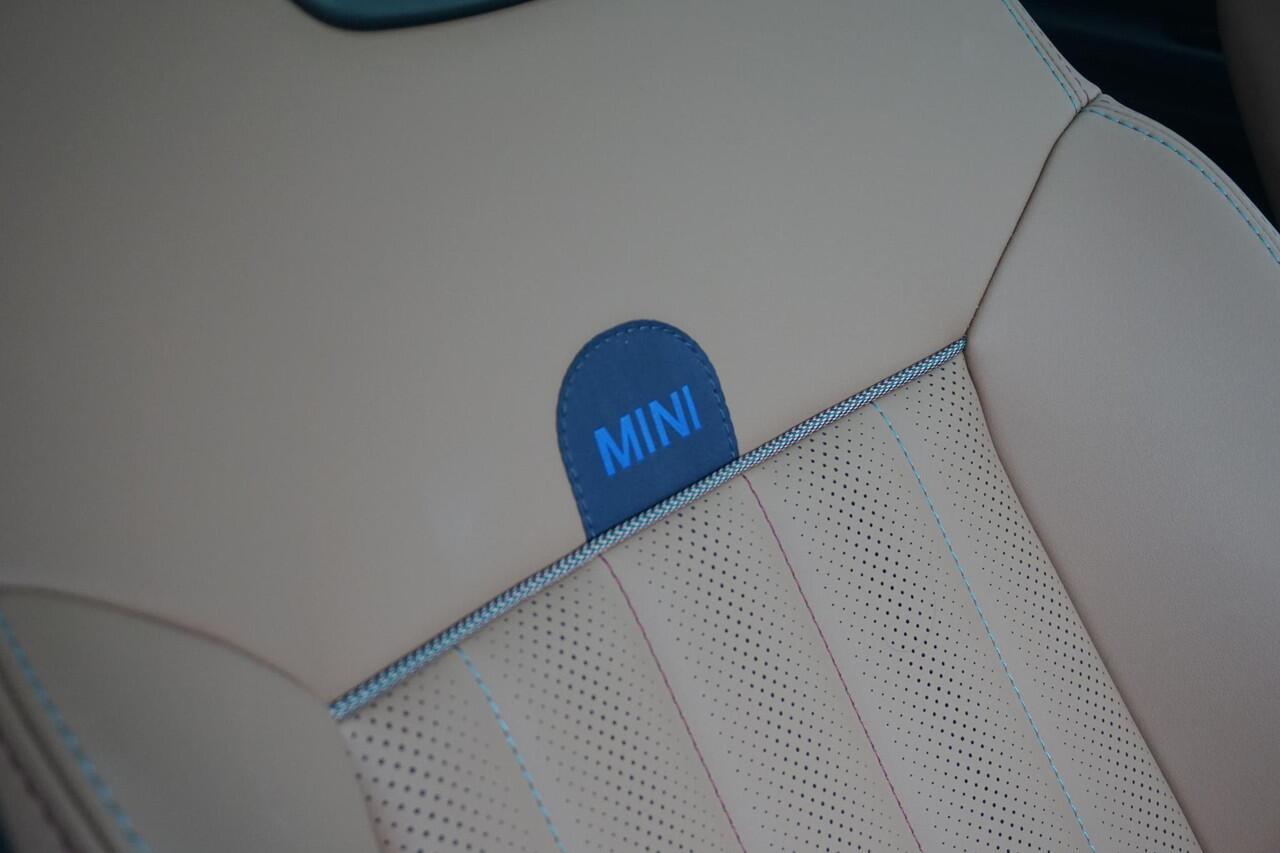 Mini COUNTRYMAN Mini E Favoured | Pano dak / Keyless entry / Head up Display / Leer / Apple carplay