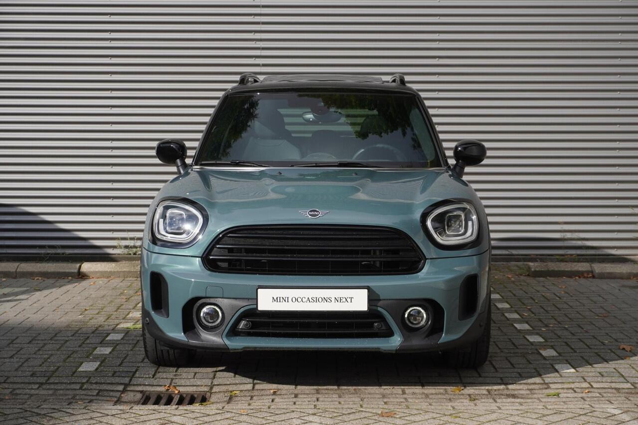 Mini COUNTRYMAN C Chili | Serious Business | Glazen panoramadak | Harman-Kardon sound system | Piano Black Exterior pack