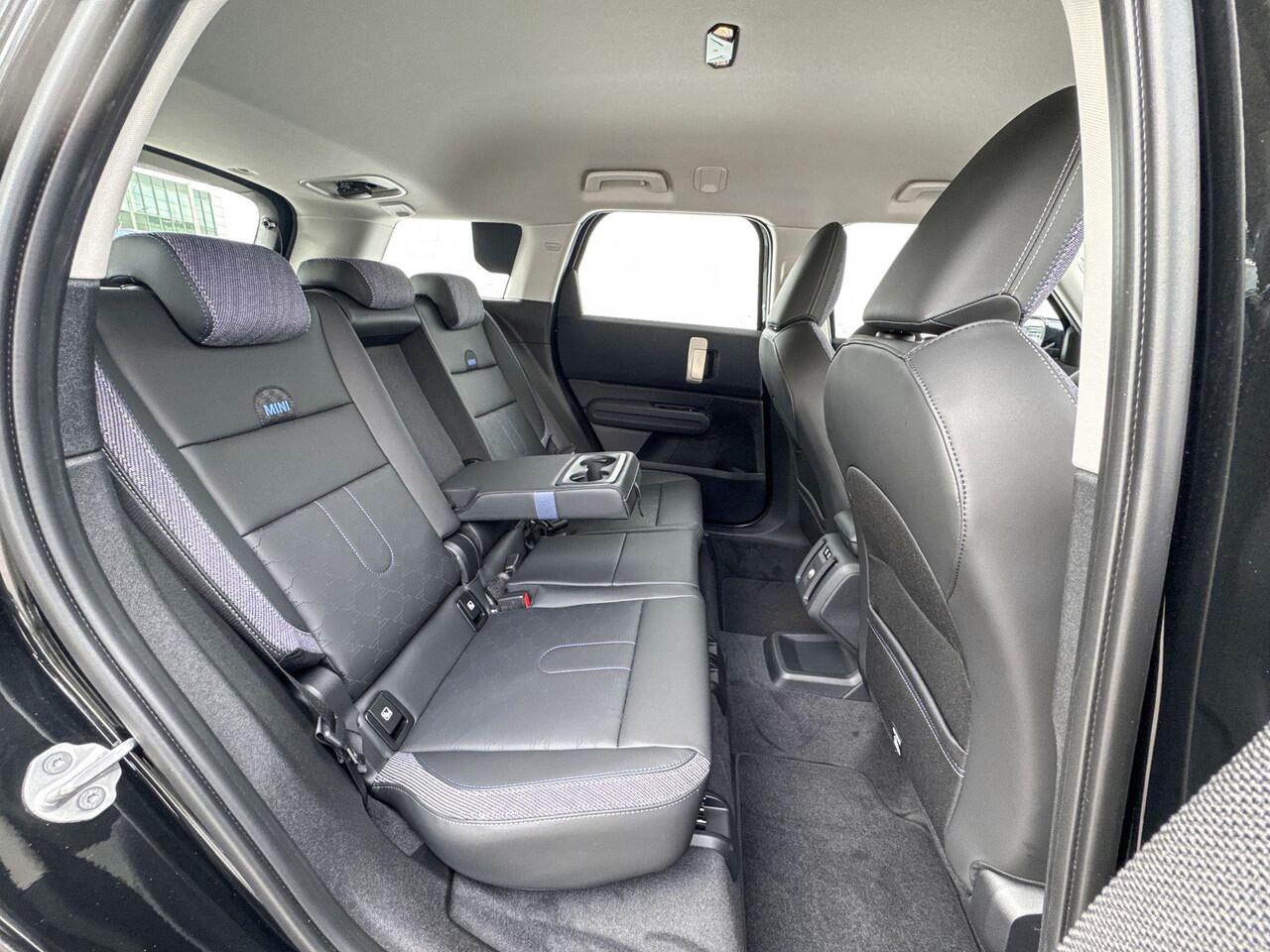 Mini COUNTRYMAN C Classic S Plus | Trekhaak met elektrisch wegklapbare kogel | 19" LM John Cooper Works Runway Spoke black | Opruimingsvoordeel