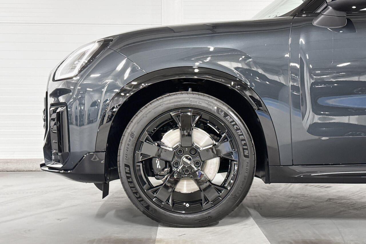 Mini COUNTRYMAN C | John Cooper Works Uitvoering | Pakket M | 19" Runway Spoke Jet Black | Selections