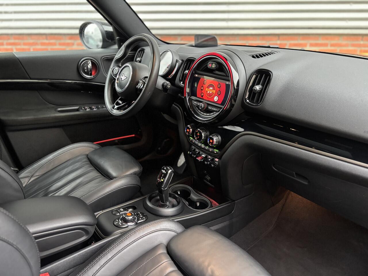 Mini COUNTRYMAN Mini 2.0 Cooper S December Actie van ¤26950 voor ¤25950 | Panoramadak | Leer | JCW | H&K | 19inch | HUD | Keyless |