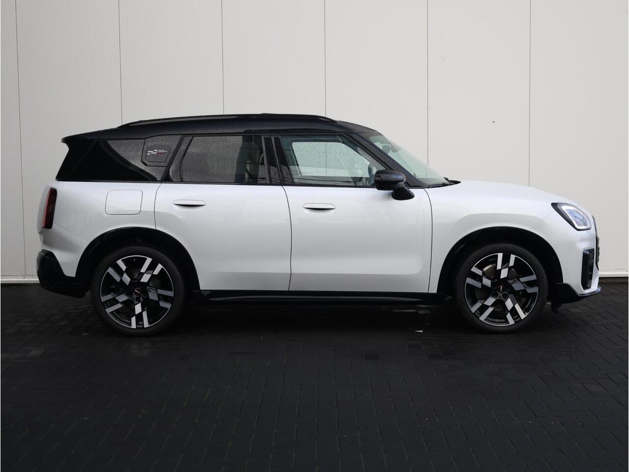 Mini COUNTRYMAN Mini 1.5 C John Cooper Works XL Elektrische trekhaak/ Stuurwiel verwarmd/ Comfort Access/ Panoramadak/ Elektrische Stoelen met geheugen/ Driving Assistant Plus