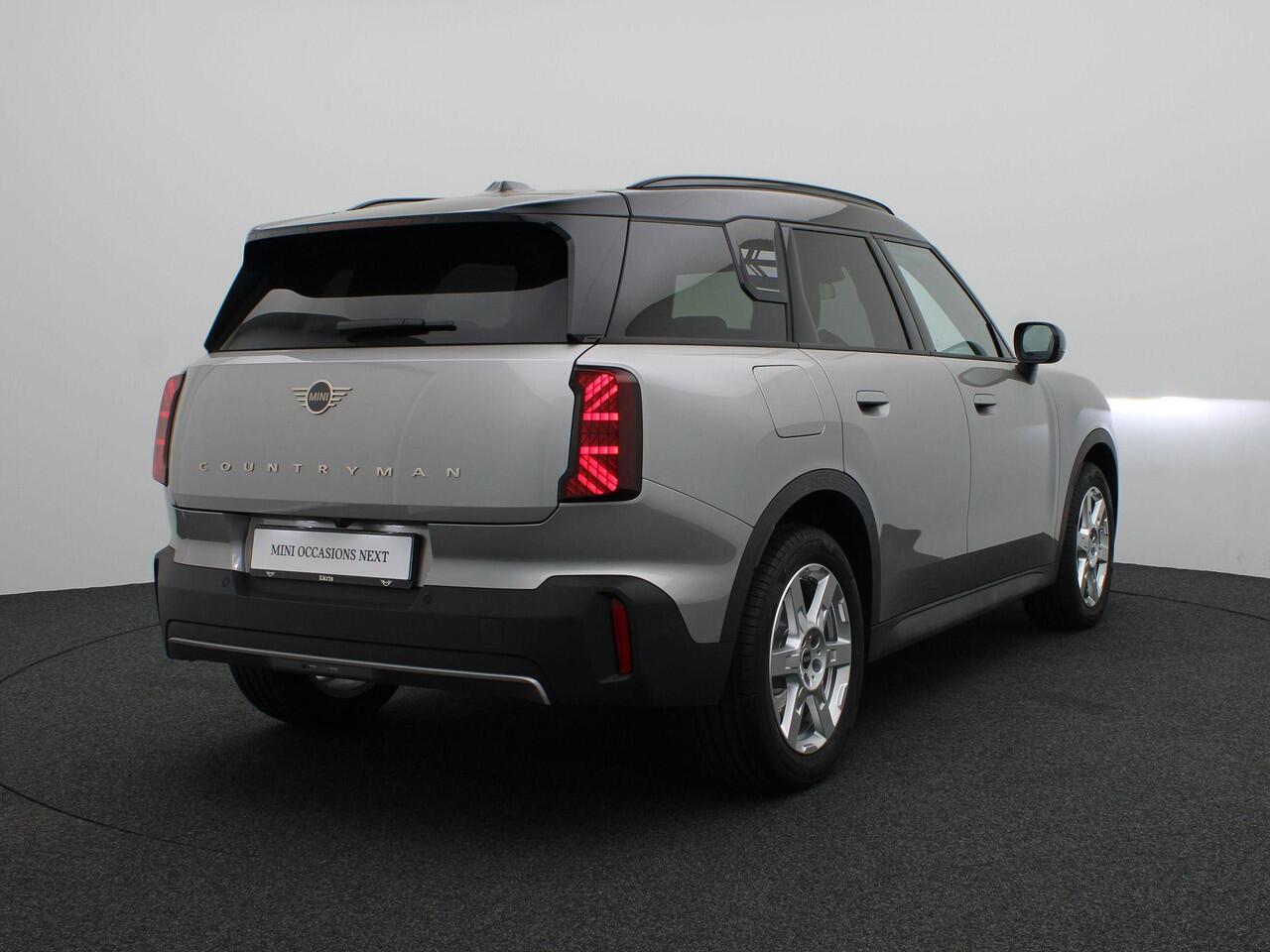 Mini COUNTRYMAN Favoured Pakket M + Glazen panoramadak + Parking Assistant + Driving Assistant + Comfort Access + 18'' + Led