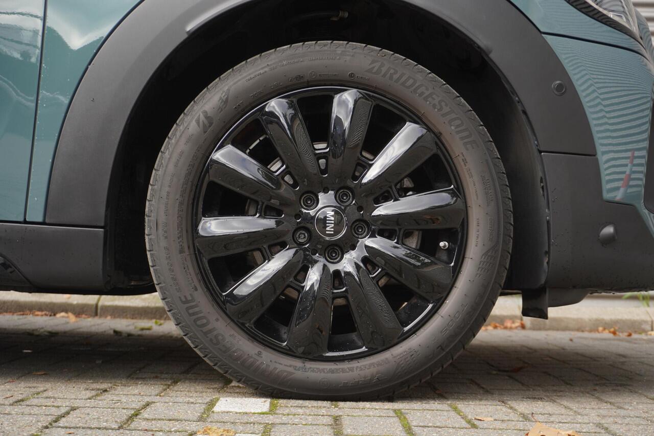 Mini COUNTRYMAN C Chili | Serious Business | Glazen panoramadak | Harman-Kardon sound system | Piano Black Exterior pack