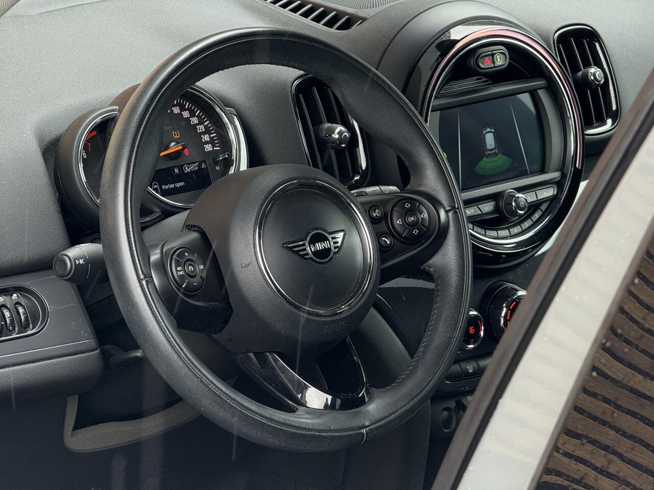 Mini COUNTRYMAN Mini 1.5 Cooper Business Edition Navi / Clima / Telefoon / Lm Velgen / PDC Achter