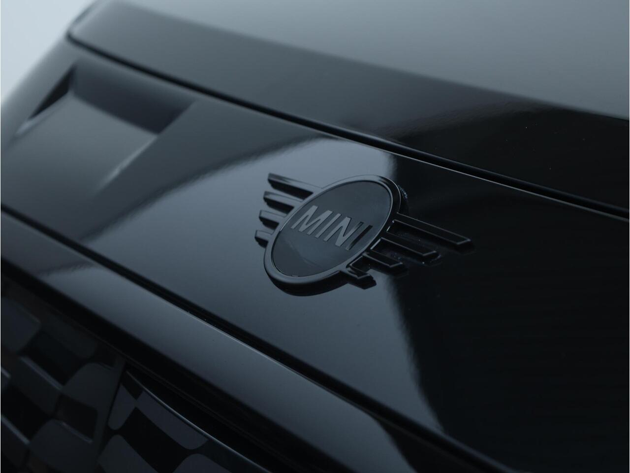 Mini COUNTRYMAN Mini SE ALL4 John Cooper Works XL 66.5 kWh Verwarmd Stuurwiel/ Trekhaak/ Panoramadak/ Driving Assistant Professional/ Harman-Kardon/ Head-Up