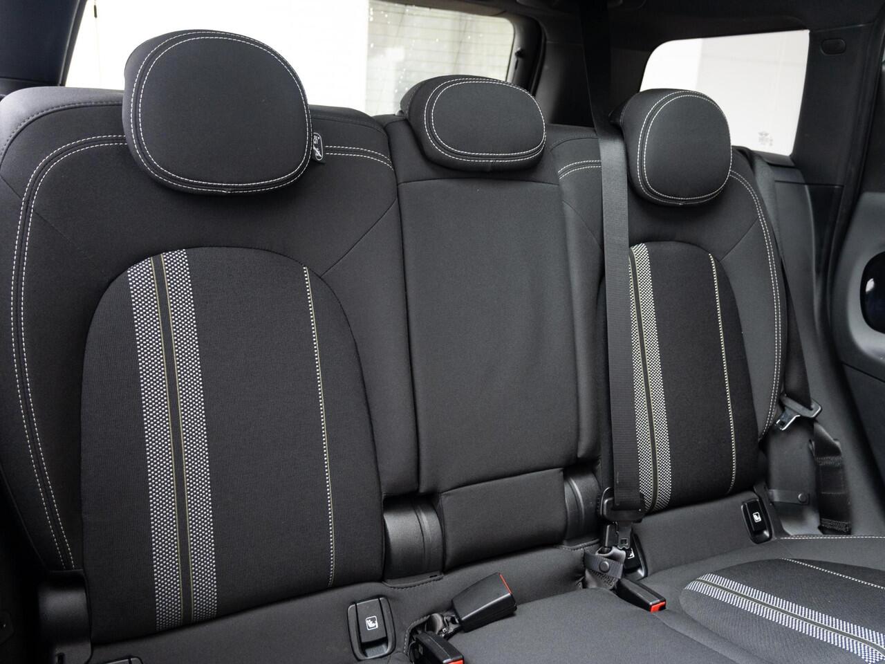 Mini COUNTRYMAN Cooper Aut. Business Edition + JCW pakket + Harman Kardon + Stoelverwarming + Glazen Panoramadak