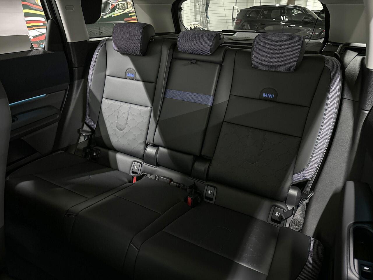 Mini COUNTRYMAN E | Classic Uitvoering | Pakket S | 19"JCW Runway Spoke Jet Black | Selections