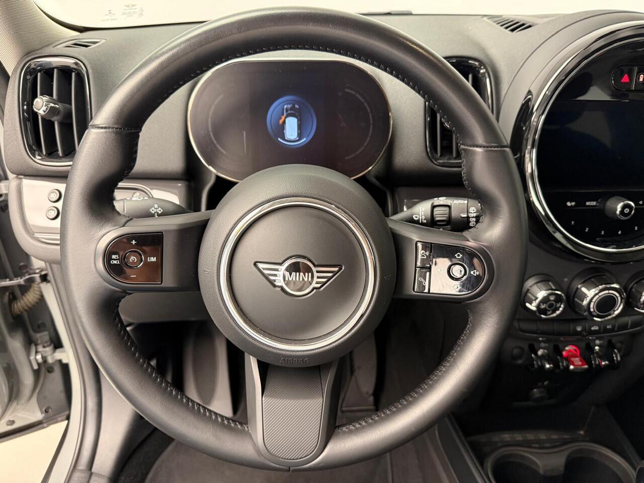 Mini COUNTRYMAN One Trekhaak / Cruise control / LED / Navigatie / Isofix / Alu wielen 18 inch JCW