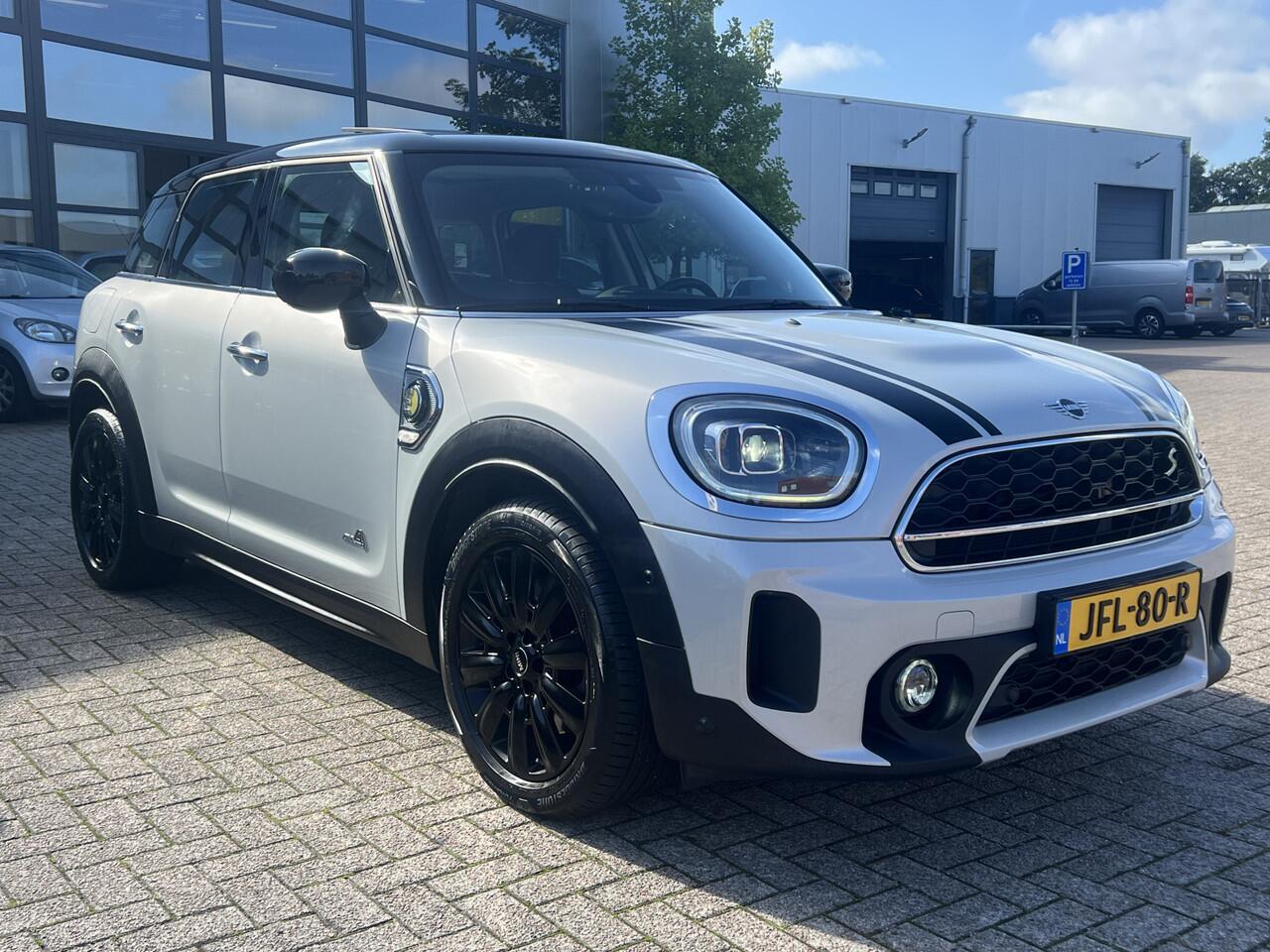 Mini COUNTRYMAN Mini 2.0 Cooper SE ALL4 Navi Prof Panoramadak Elek Sportstoelen Leer Keyless Carplay Stoelverwarming Harman Kardon ACC Camera Head-UP Adaptieve Led 18 Inch Plug In Hybride