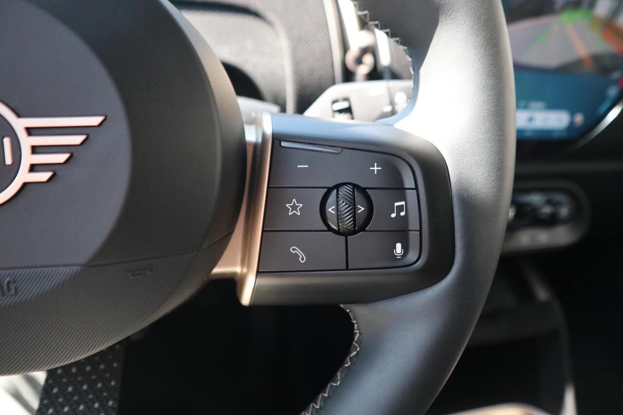 Mini COUNTRYMAN C Classic | Pakket M | Stoel- en Stuurverwarming | Comfort Access | Panorama Dak | Trekhaak | Head-Up